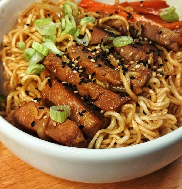 Chow Mein de secreto ibérico con salsa Hoisin